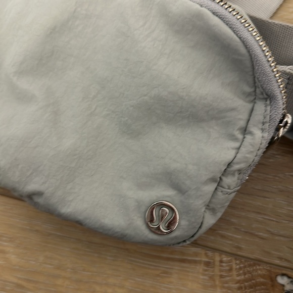 lululemon athletica Lululemon Everywhere Bag Silver Drop - Picture 10 of 10